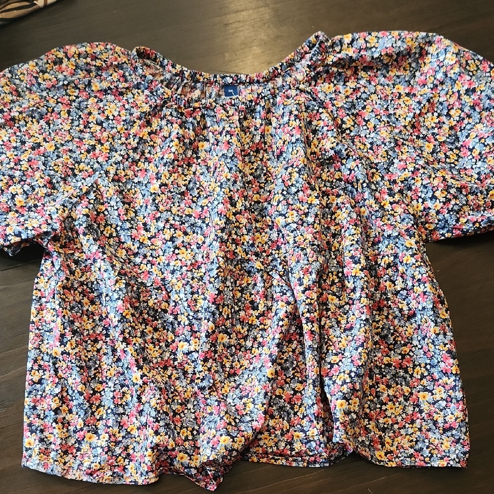 Old Navy Floral Puff Sleeve Blouse in Navy Multi